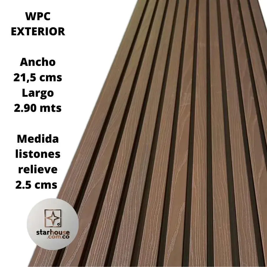 Panel WPC exterior instalado en fachada residencial Colombia