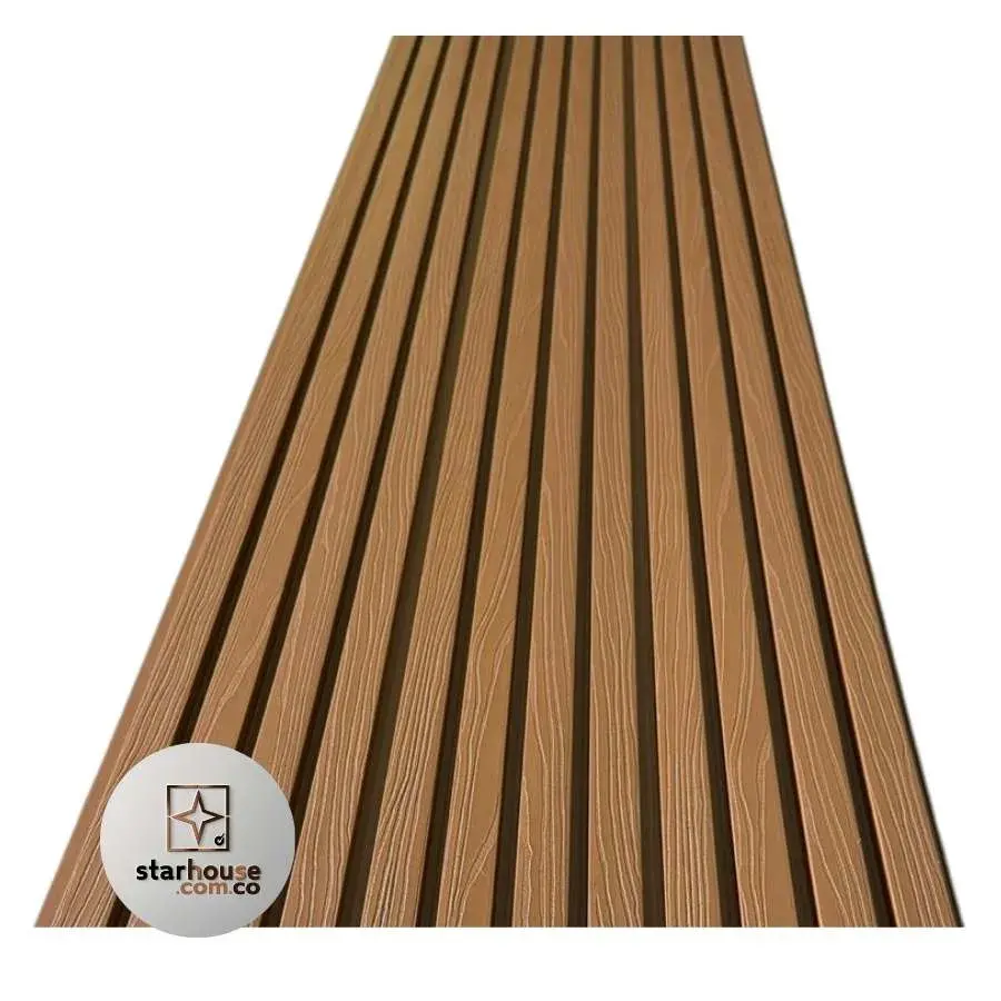 Panel WPC exterior instalado en fachada residencial Colombia