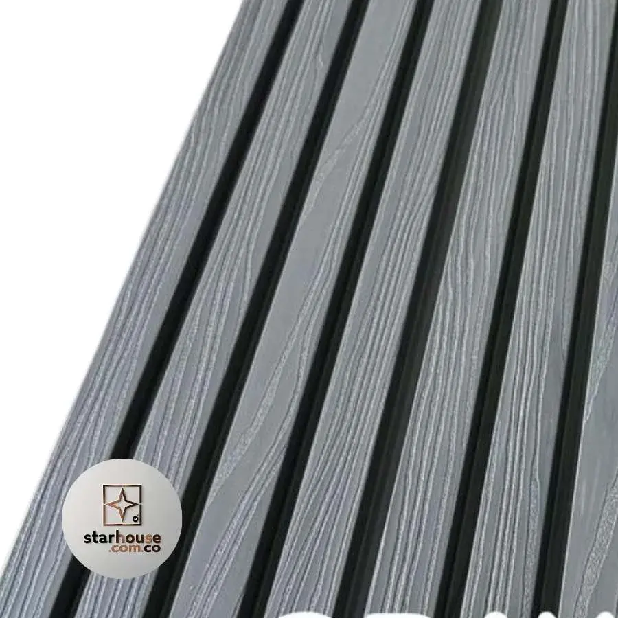 Panel WPC exterior instalado en fachada residencial Colombia