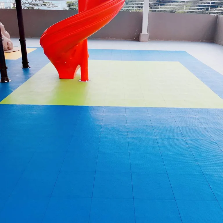 Piso Easy Deck Seco azul antideslizante y modular de StarHouse