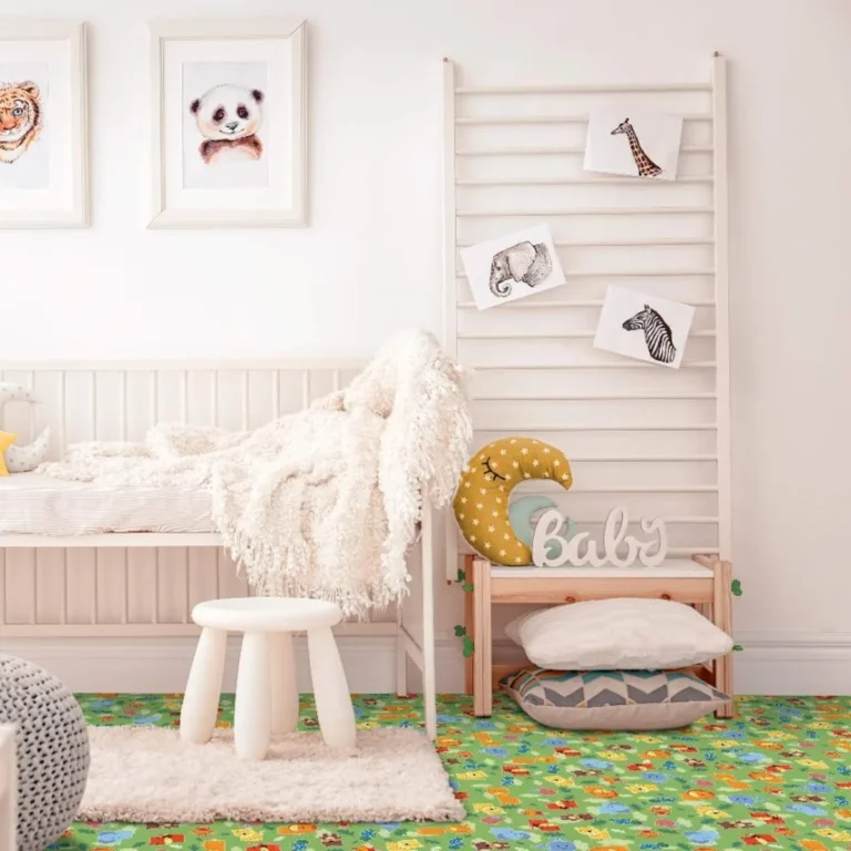 Piso infantil antimicrobiano de 0.7mm StarHouse con diseño de animales