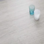 Piso Vinílico Tipo Madera | Calibre 2mm para Pegar