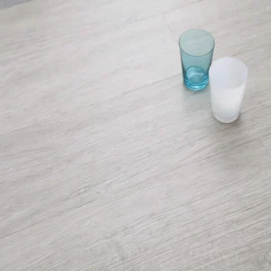 Piso Vinílico Tipo Madera | Calibre 2mm para Pegar