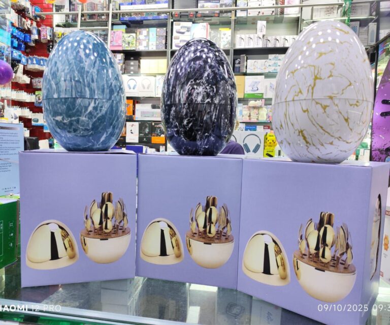 CUBIERTOS DE FORMA DE HUEVOS