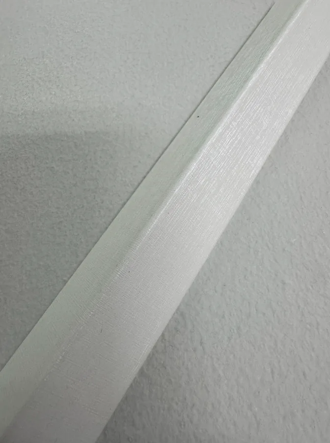 Esquineros para WPC Interior – SKU W-25-82L - Imagen 1