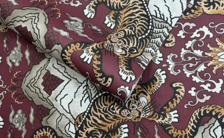 Papel de Colgadura Animal Print Vino para Comedor