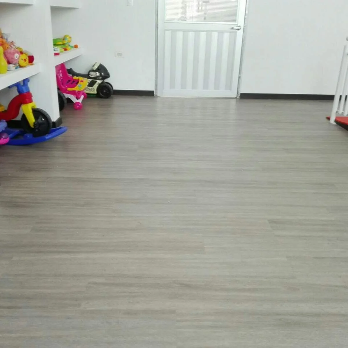 Piso Vinílico Tipo Madera | Calibre 2mm para Pegar - Imagen 7